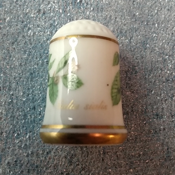 Franklin Porcelain 1979 Thimble Birds Flowers Eastern Bluebird Sialia Sialis - Picture 2 of 4